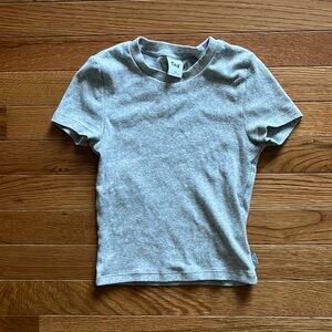 Aritzia Gray HomeStretch Crew Waist T-Shirt
Stretchy ribbed cotton crewneck